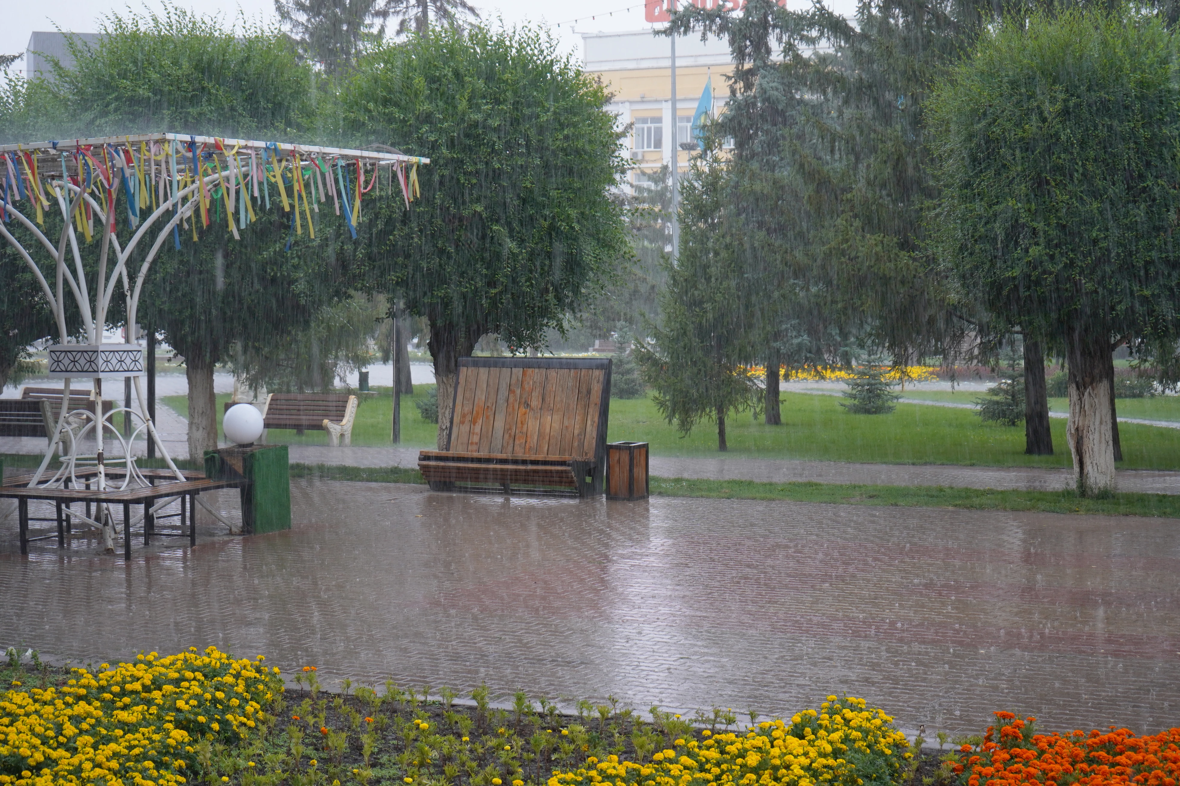 Штормовое предупреждение объявлено на западе Казахстана 8 августа